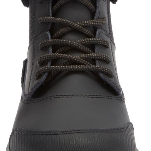 UGG Yose Fluff V2 Waterproof Snow Boots Women’s 7 Black❄️❄️❄️ - Picture 3 of 11